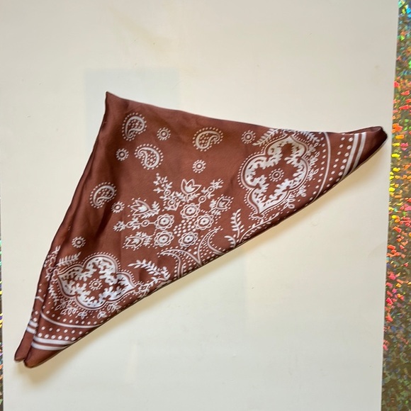 Brown and White Paisley Wrap with Floral Design - Picture 6 of 9